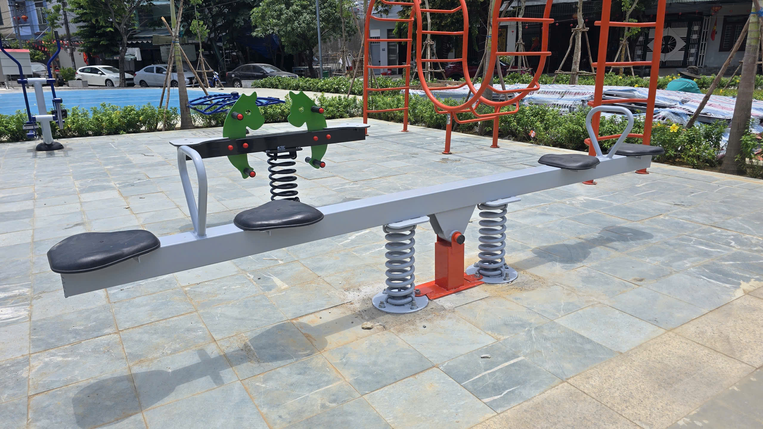 Bập bênh 4 chỗ - Ảnh 2